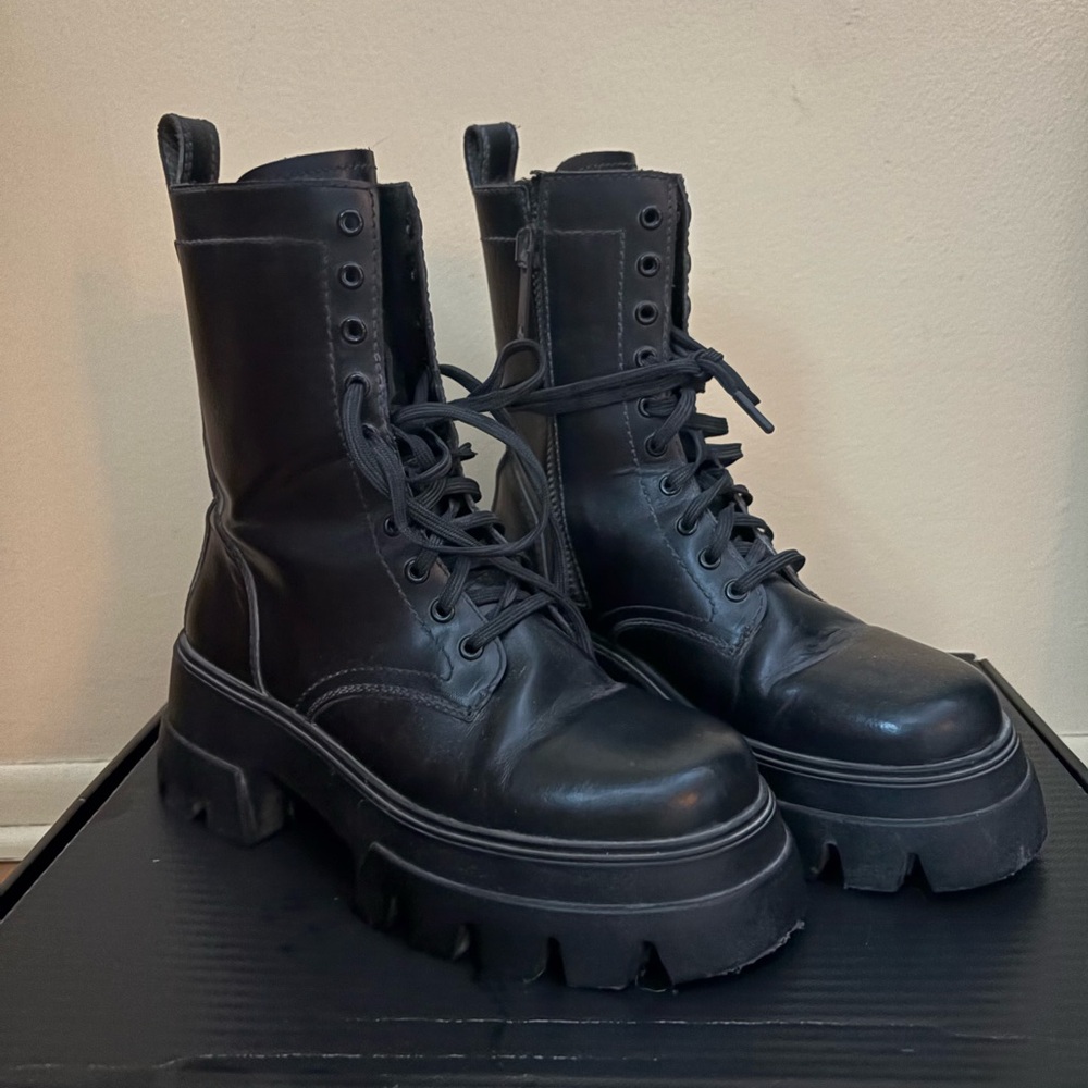 Thursday Dynasty black leather combat boot platform size 7.5